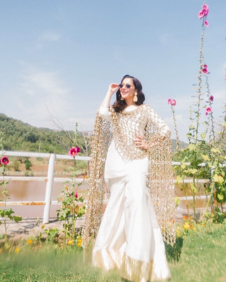 Posheeda sheesh Dupatta - Gold